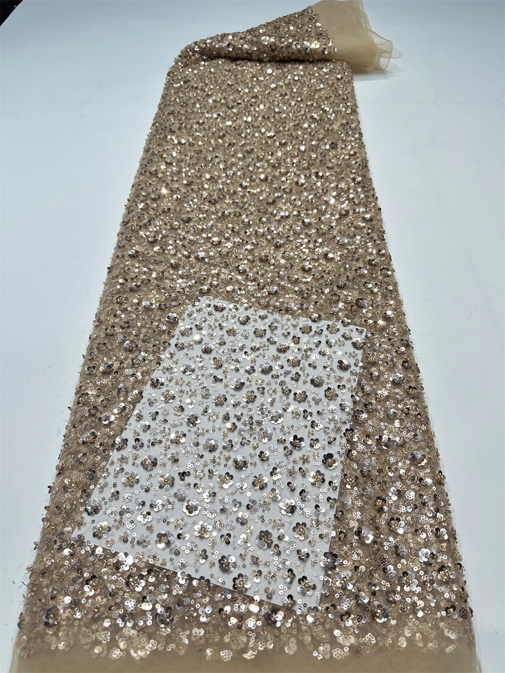 Glitter Tablecloth - アフリカのレース生地 2026 ゴールドスパンコール ビーズ刺繍 新郎 ナイジェリアの花嫁